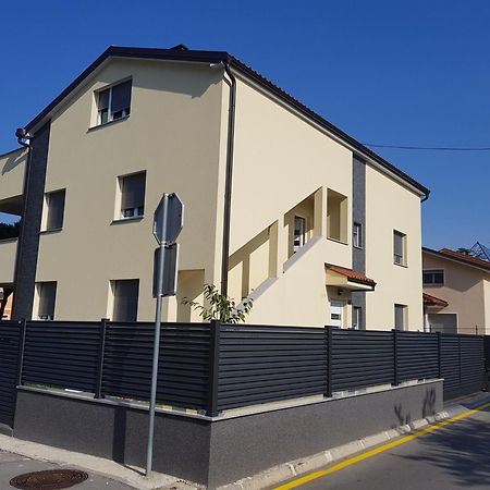 Apart伊佐拉 外观 照片